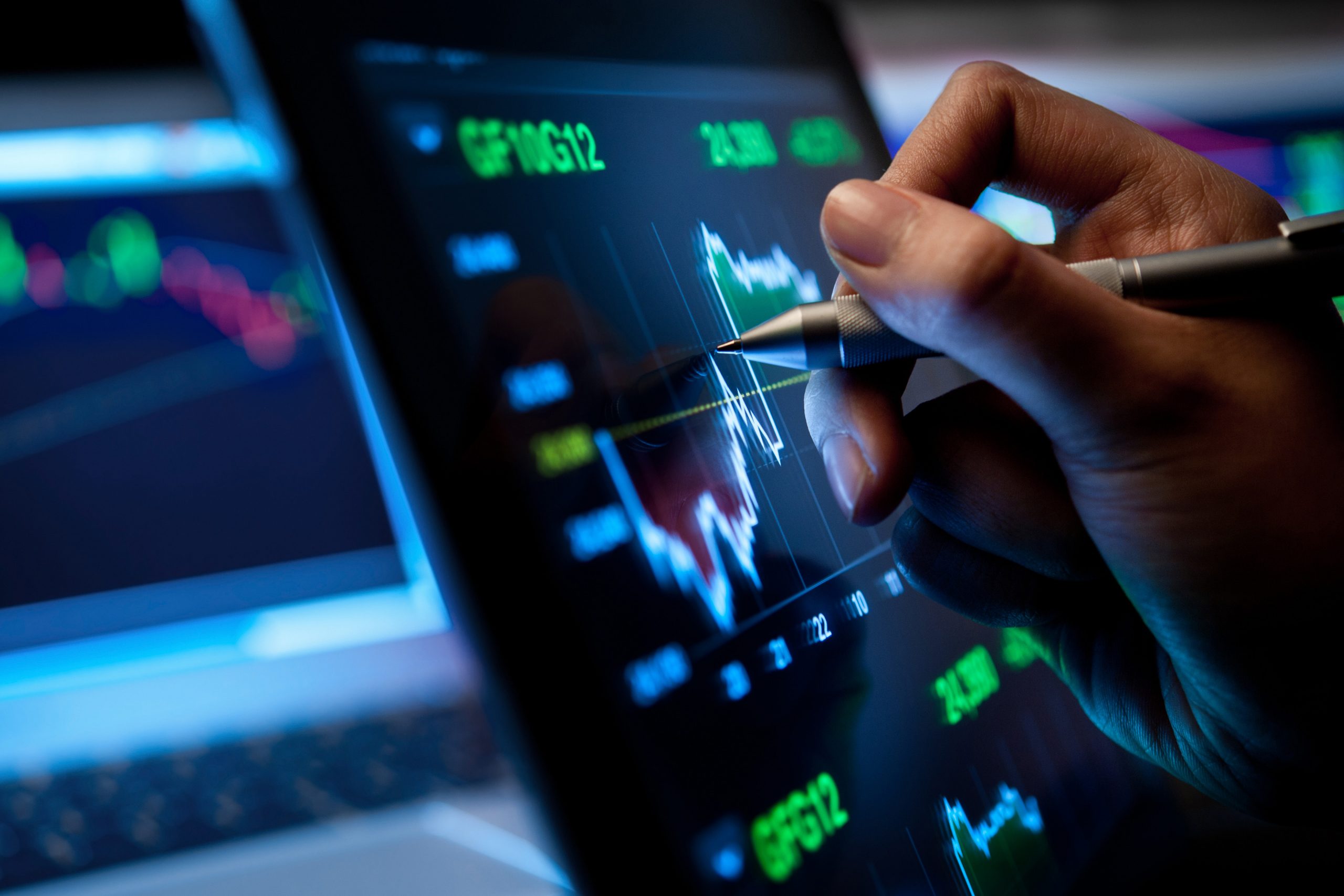 Top financial firm trades poor IT performance for unlimited productivity